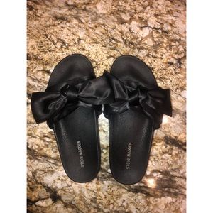 Steve Madden Bow Tie Slides